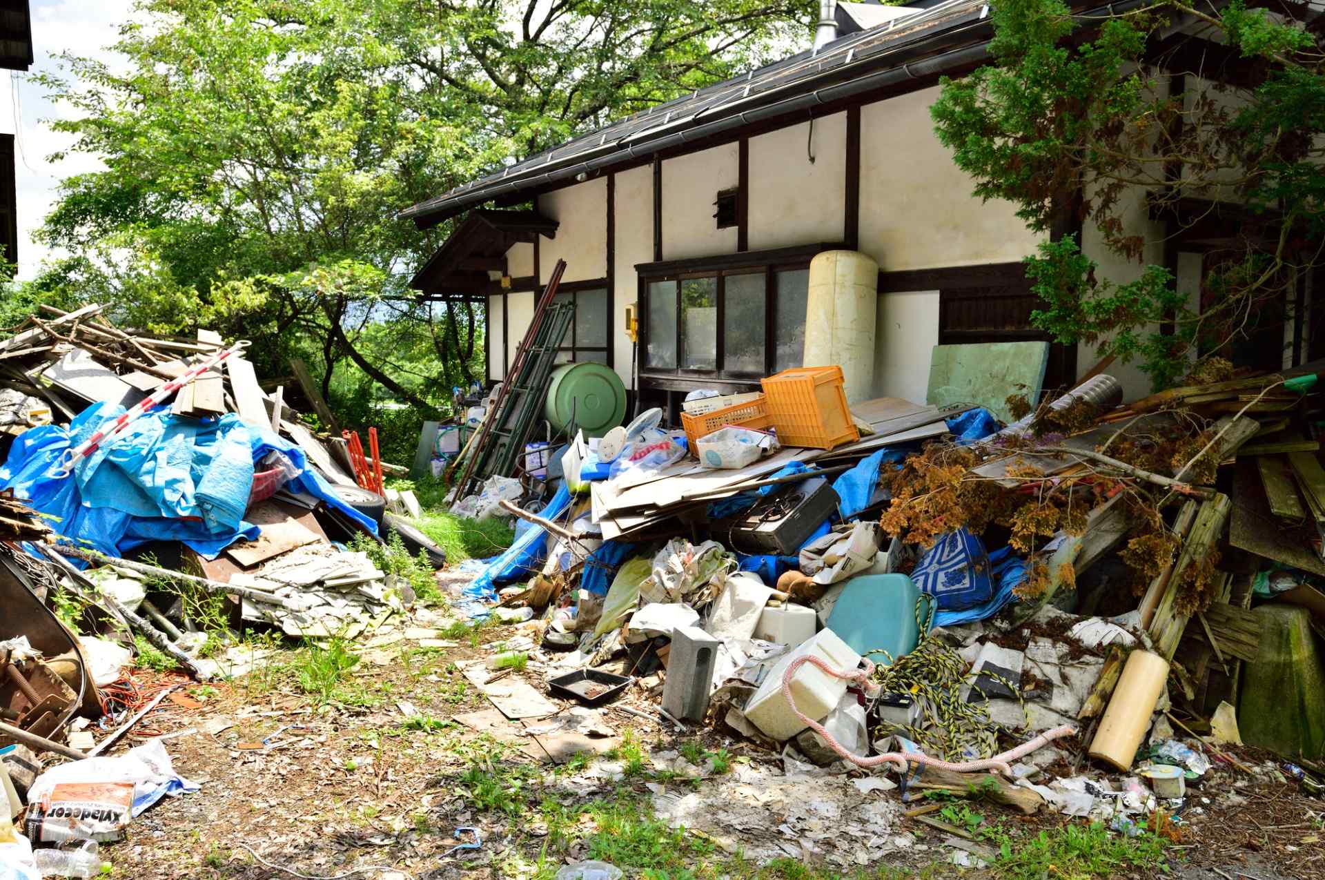 ゴミ屋敷の片付け | 神奈川県横浜の不用品回収ならCarryONE